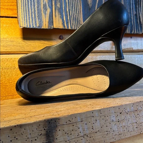 Clarks low heel pump black size 9 1/2 Women’s - Picture 2 of 6